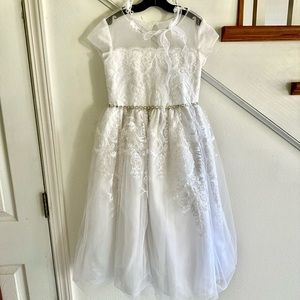 Girls flower girl girl bought out saks fifth avenue. Retail $200. New head band